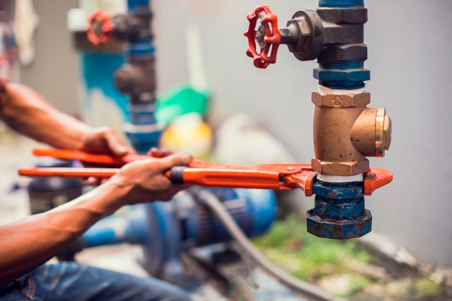 Common Signs You Need Immediate Leak Repair Bakersfield, CA
